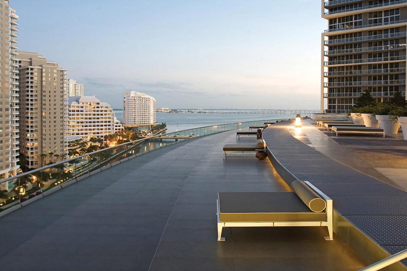 Luxurious Condo At Icon With Views Маями Екстериор снимка