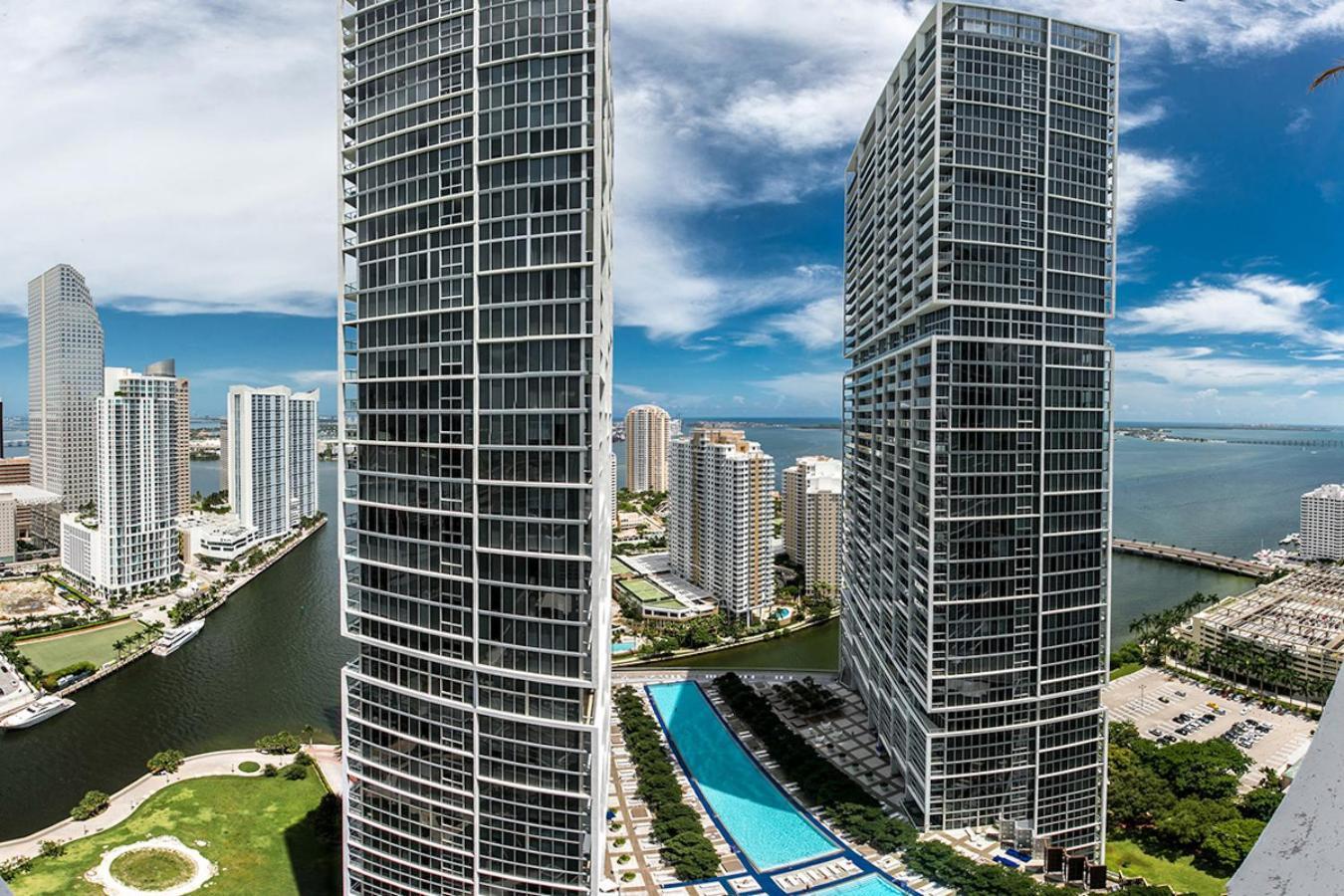 Luxurious Condo At Icon With Views Маями Екстериор снимка