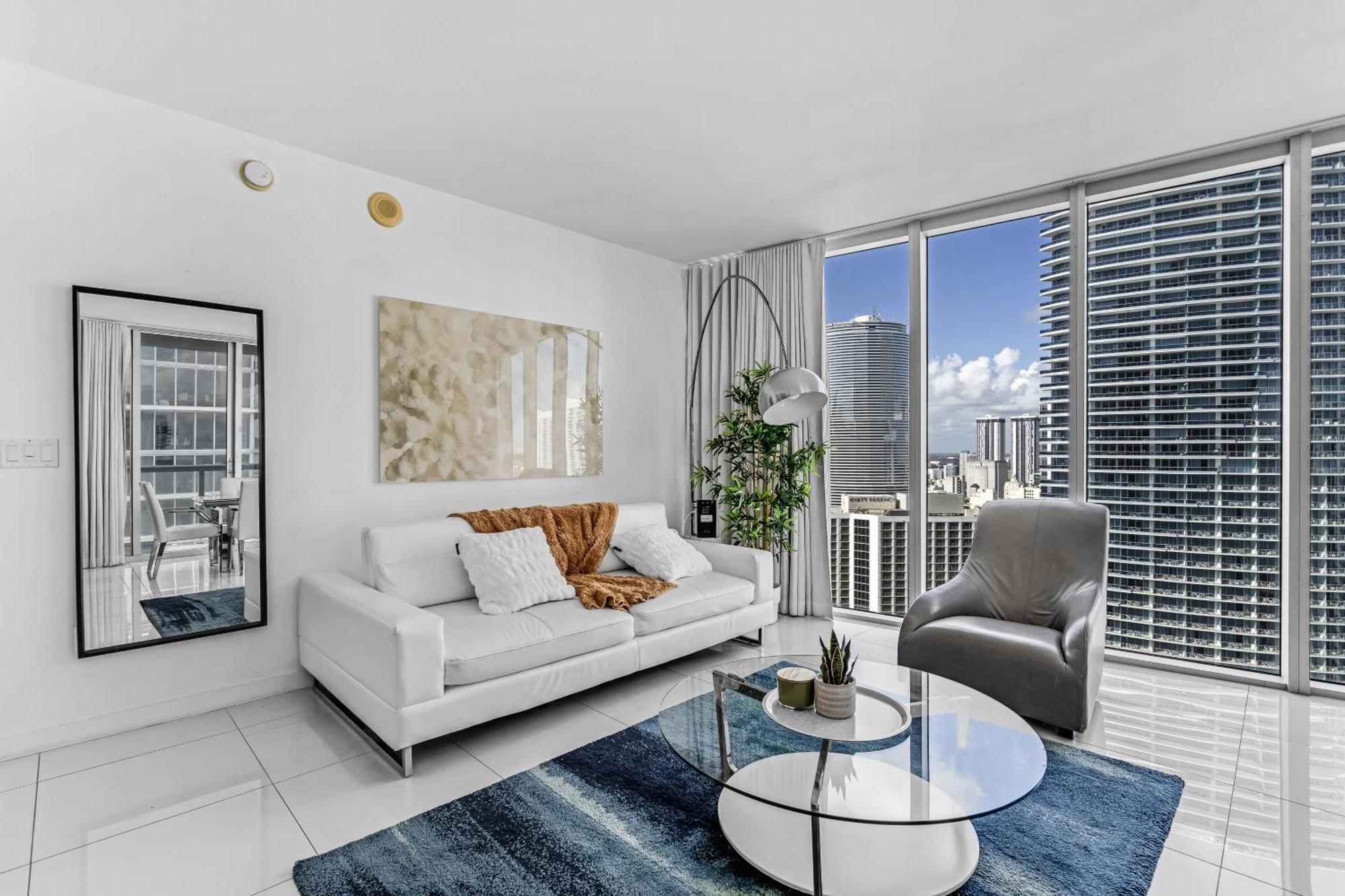 Luxurious Condo At Icon With Views Маями Екстериор снимка