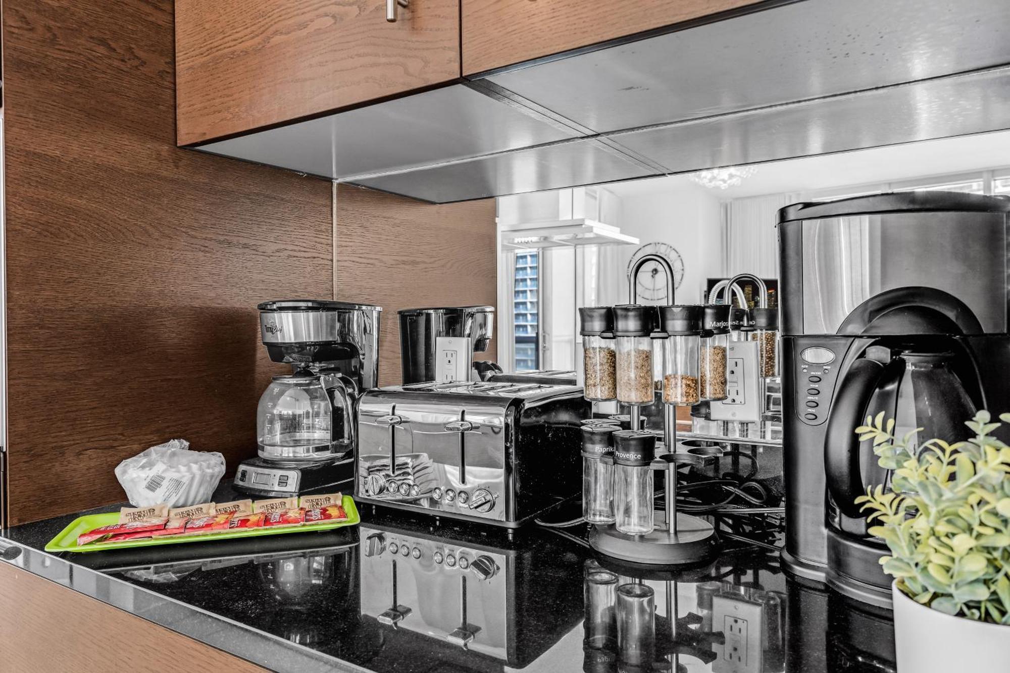 Luxurious Condo At Icon With Views Маями Екстериор снимка