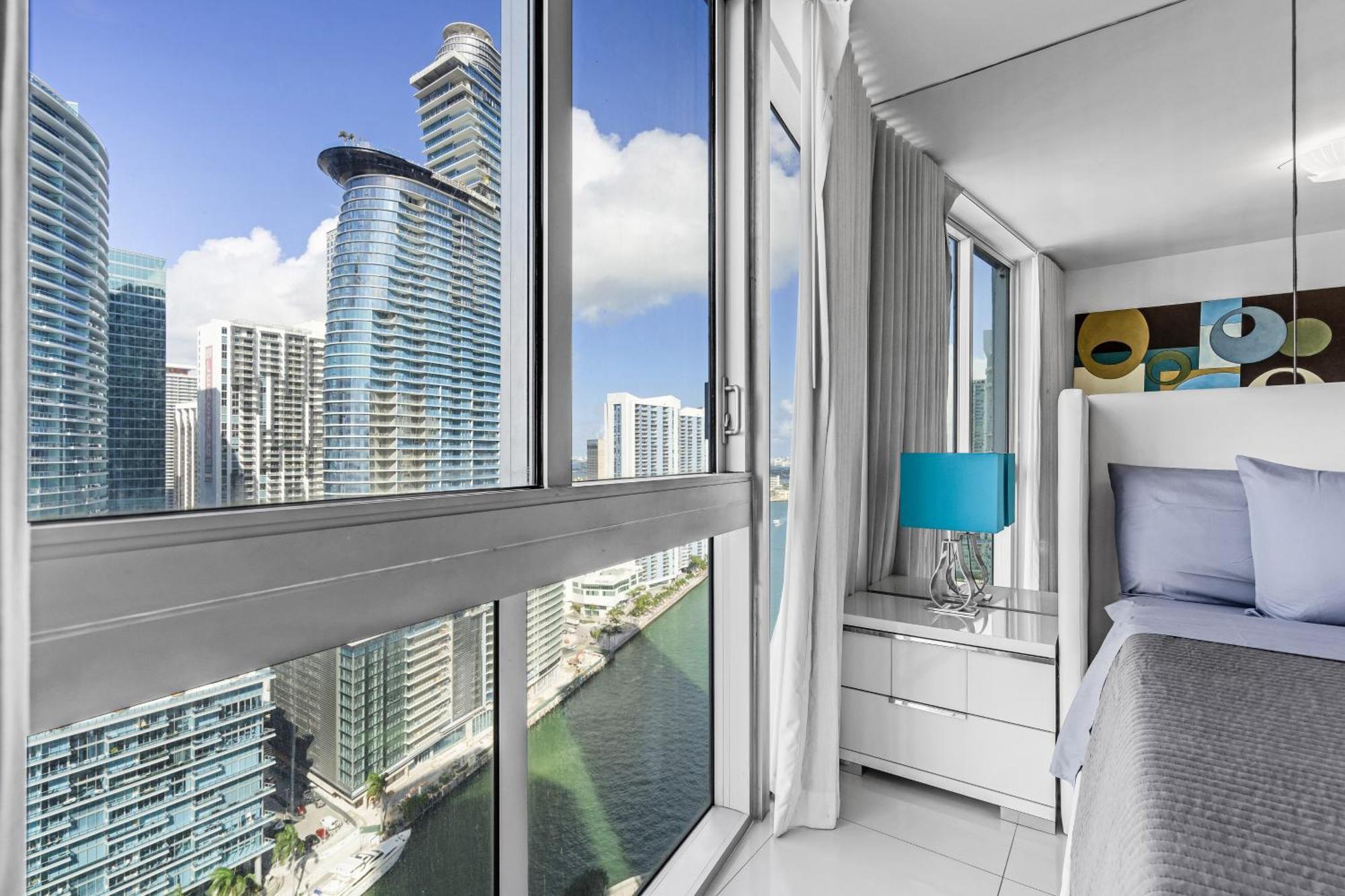Luxurious Condo At Icon With Views Маями Екстериор снимка