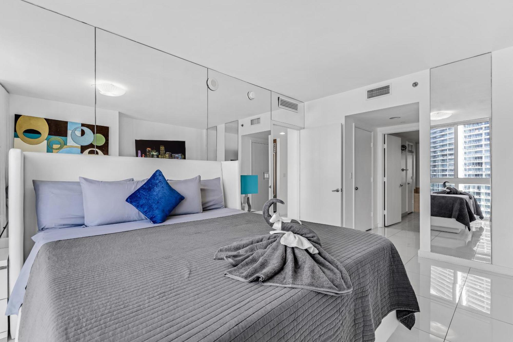 Luxurious Condo At Icon With Views Маями Екстериор снимка