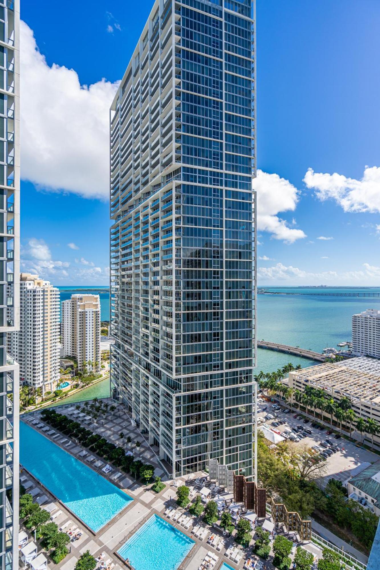 Luxurious Condo At Icon With Views Маями Екстериор снимка