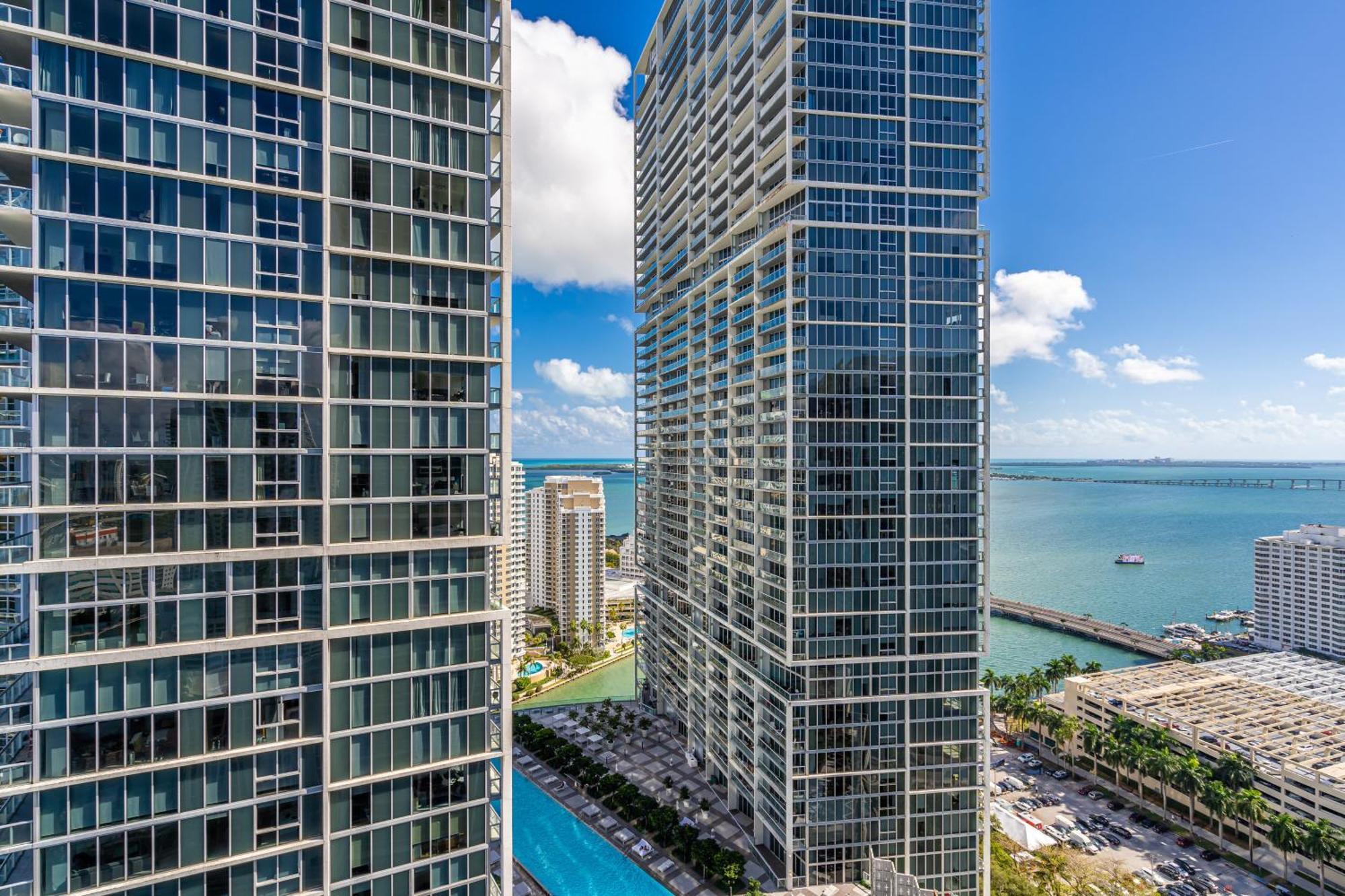 Luxurious Condo At Icon With Views Маями Екстериор снимка