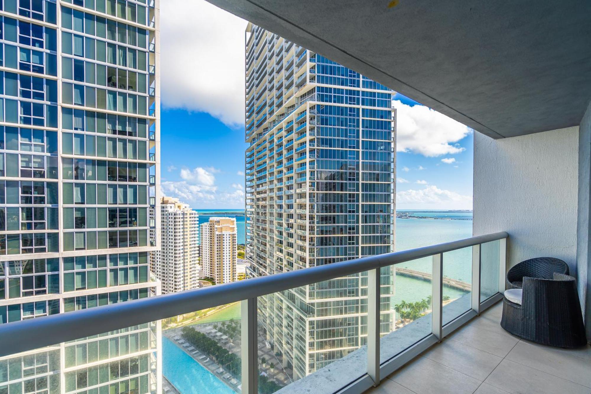 Luxurious Condo At Icon With Views Маями Екстериор снимка