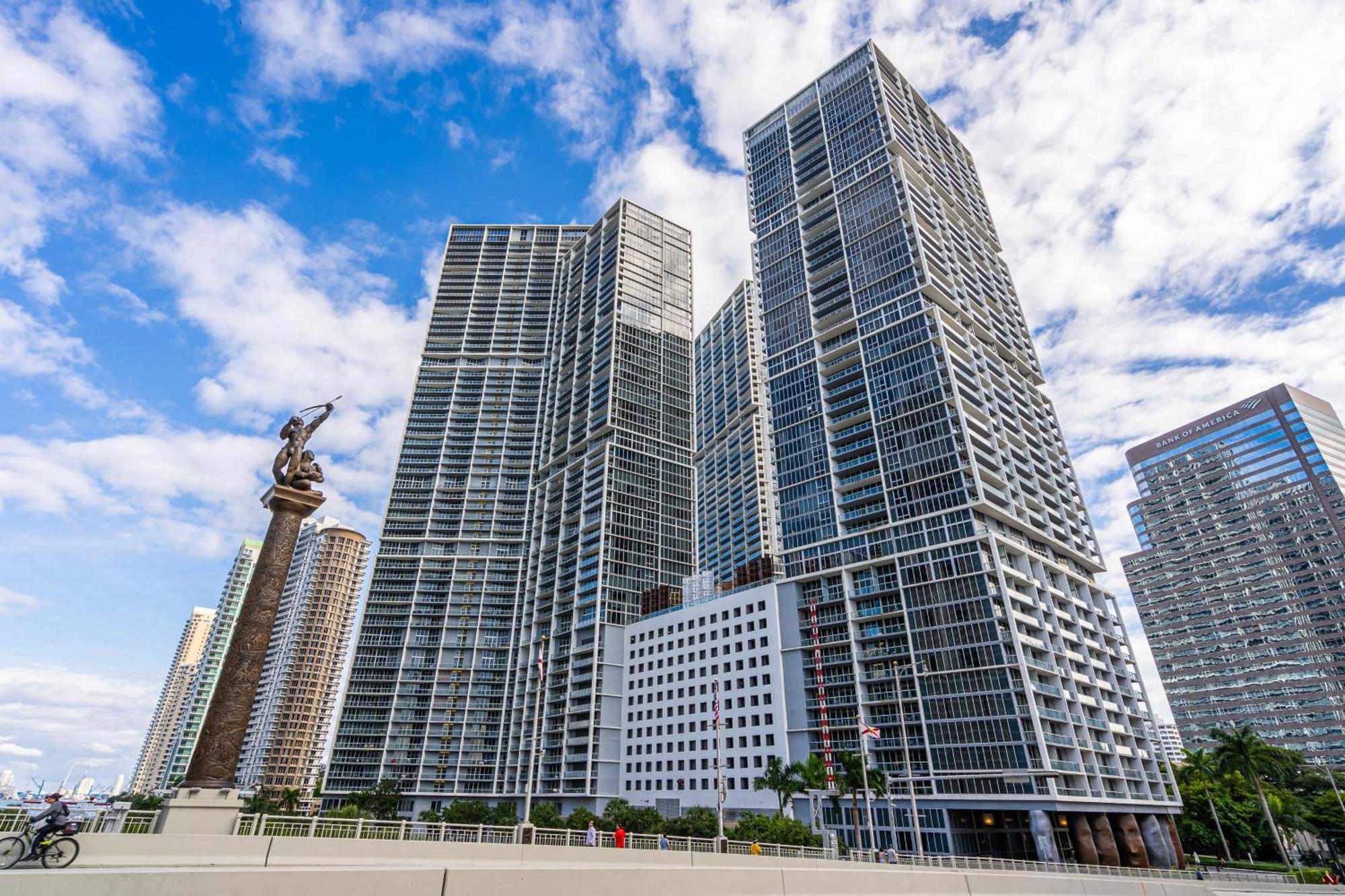 Luxurious Condo At Icon With Views Маями Екстериор снимка