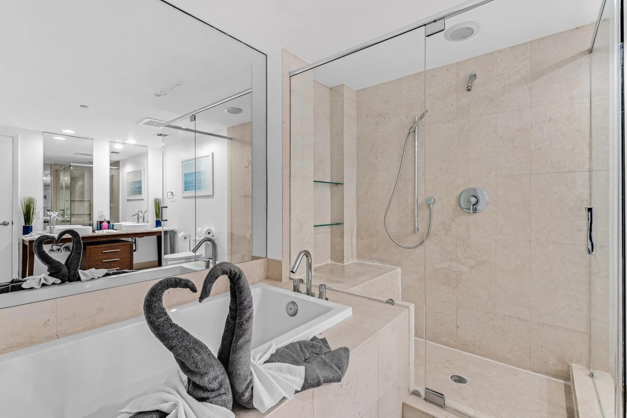 Luxurious Condo At Icon With Views Маями Екстериор снимка