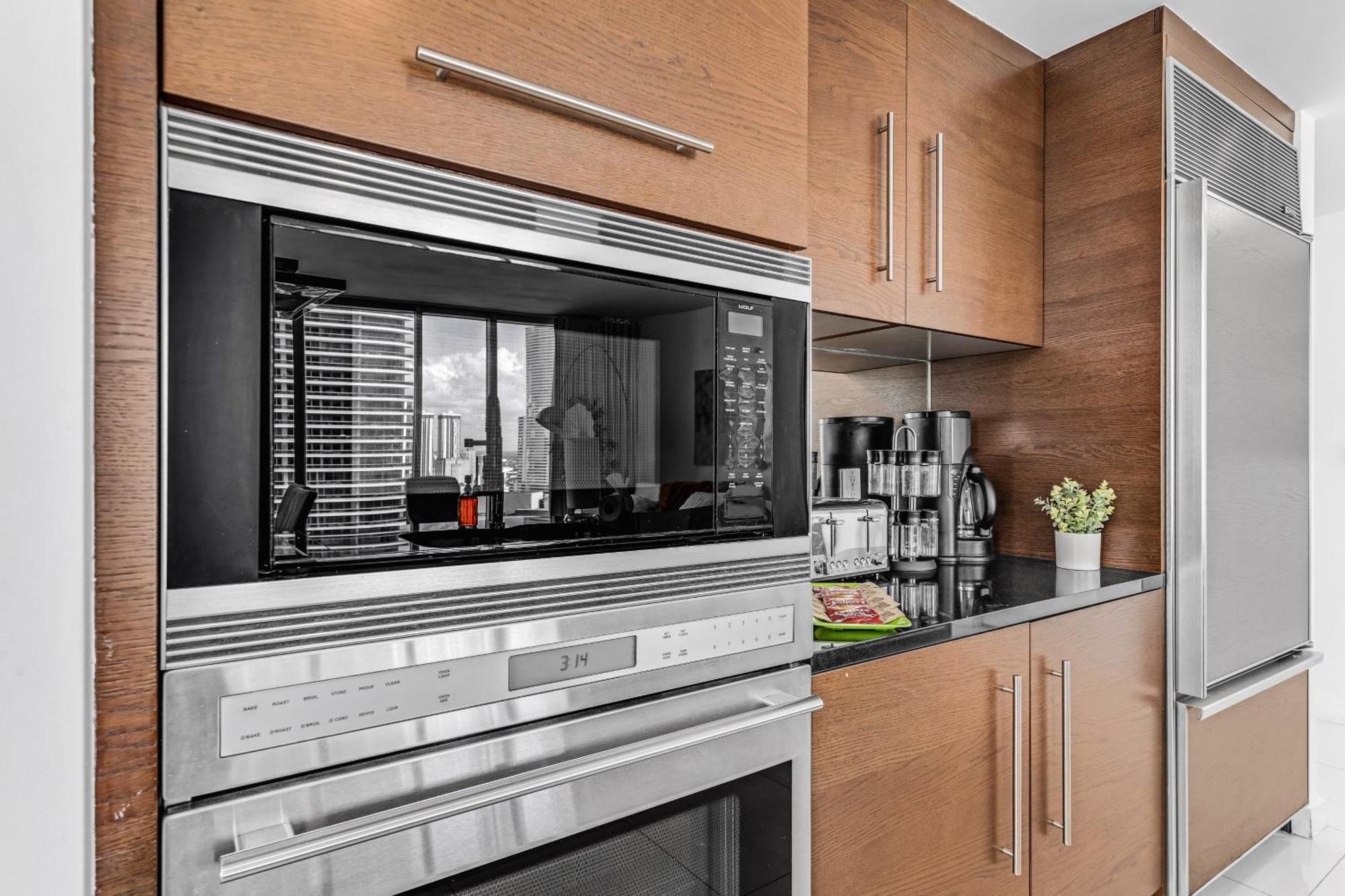 Luxurious Condo At Icon With Views Маями Екстериор снимка